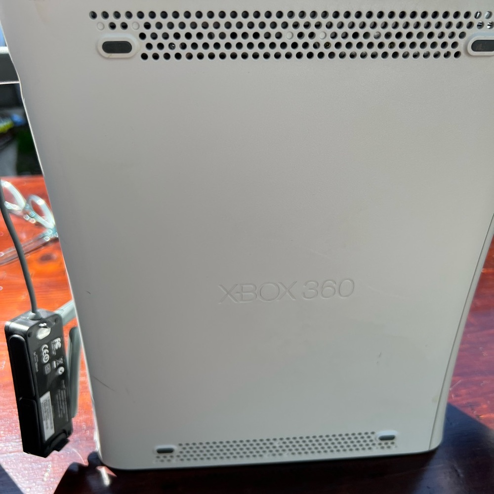 XBox 360 Console - Picture 2 of 5